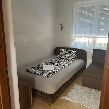 Viktor Apartmanhaz * Zamárdi