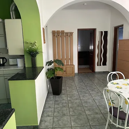 Viktor Apartmanhaz *