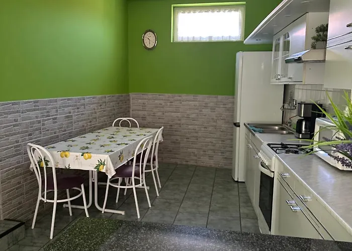 Viktor Apartmanhaz