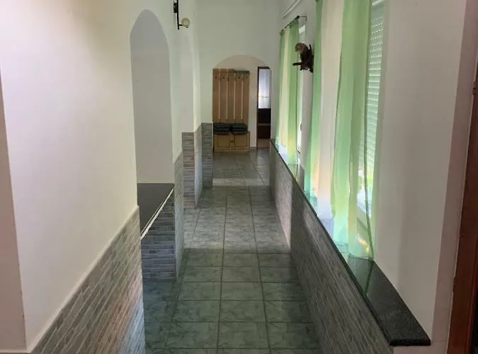 Viktor Apartmanhaz Appartamento Zamárdi